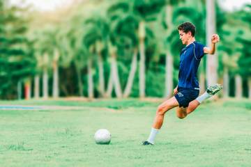 14岁中国球员李昊炎正式签约巴萨（配图示意）